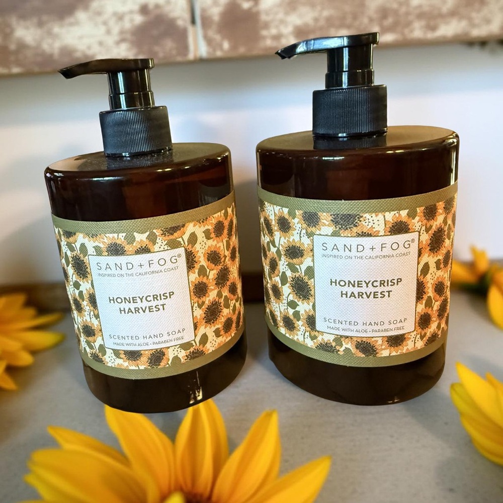 Sand & Fog NWT HoneyCrisp Harvest Scented 17.5Oz Hand Soap Quantity of 2